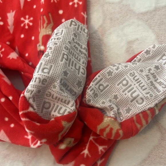 ☀️ 3 / $15 ☀️ Child of Mine Christmas Reindeer Pajamas - Picture 2 of 4